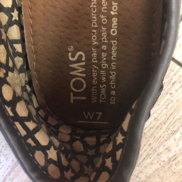 Toms purple iridescent flats size W7 - Picture 8 of 8